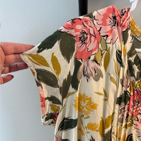 Floral Cap Sleeve Blouse - Picture 3 of 6